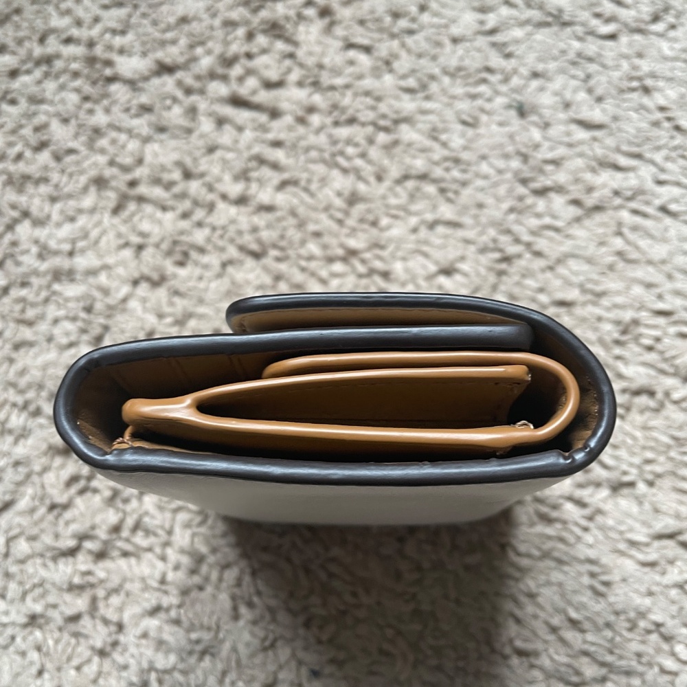 Coach Turn Lock Wallet - Chalk - Picture 4 of 10